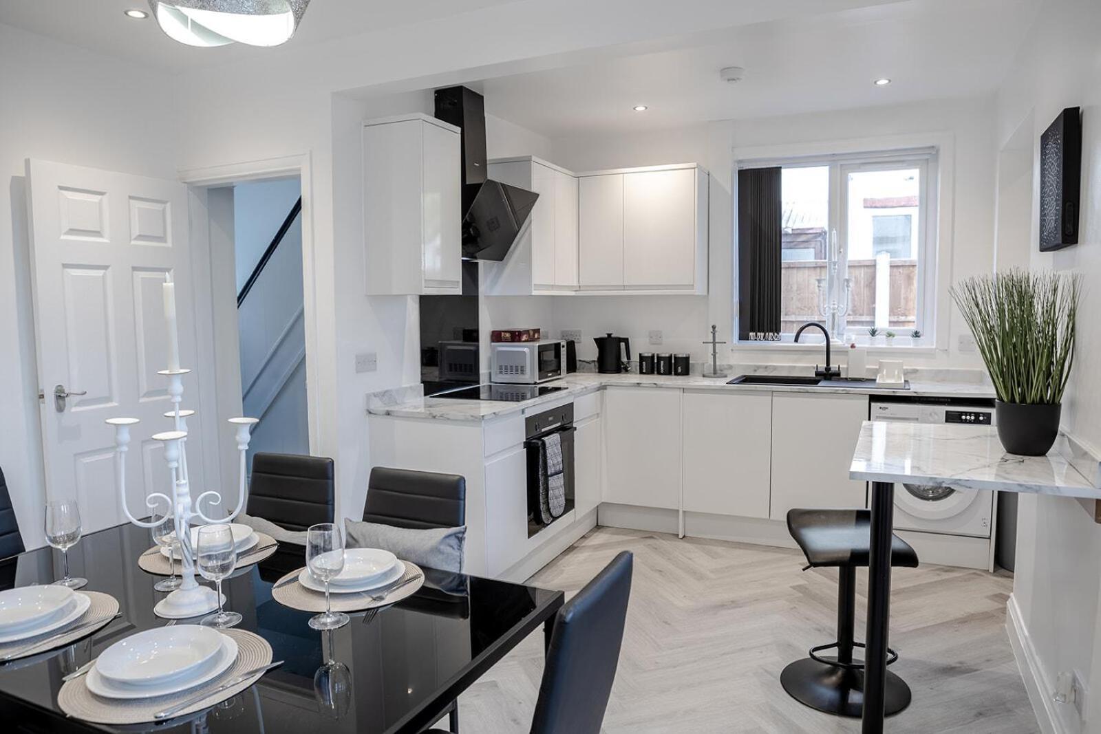Lymer House - Stylish 3 Bedroom House In Вулвергемптон Екстер'єр фото